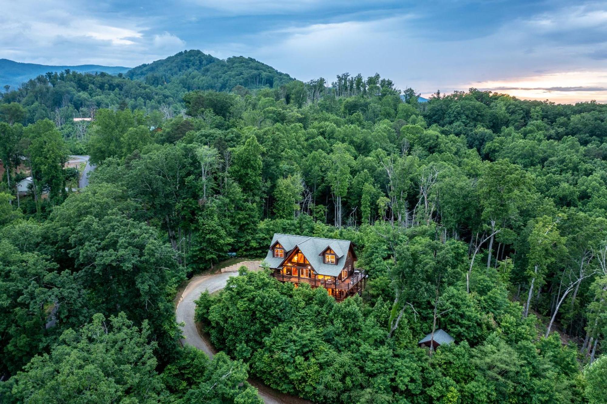 The Solstice - Amenities Galore Mountain Retreat Gatlinburg Bagian luar foto